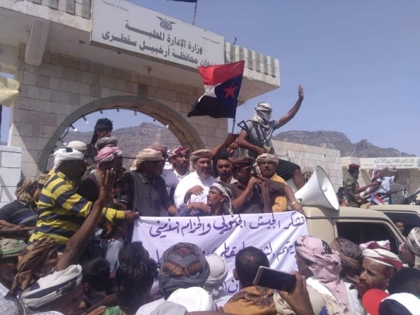 الأحزاب اليمنية تدعو الرئيس هادي إلى اتخاذ خطوات جادة لإنهاء الانقلاب في سقطرى