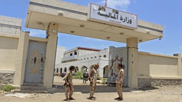 حلفاء الإمارات ينهبون اليمن... المجلس الانتقالي يسرق أموال البنك المركزي والضرائب