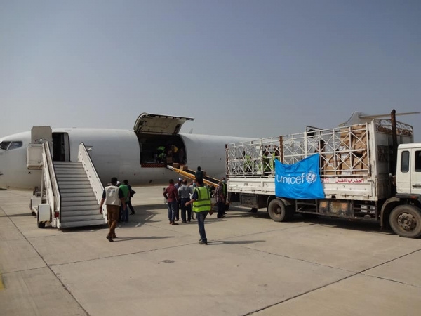 بدعم من اليونيسف.. وصول شحنة أدوية ومسحات خاصة بكورونا إلى مطار عدن