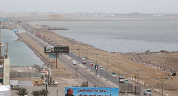 نجاة مدير أمن ميناء المعلا من تفجير استهدف سيارته في عدن