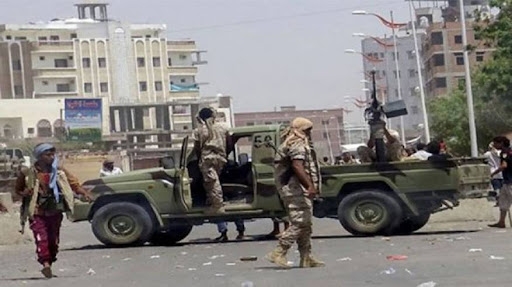 عدن.. مقتل مدني وإصابة 3 مسلحين في مواجهات بينية لمليشيات الانتقالي