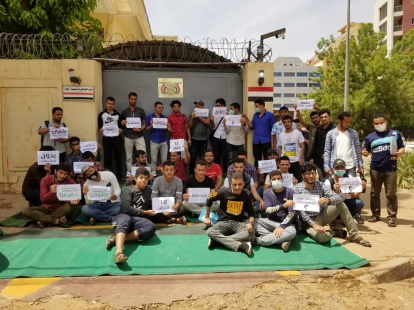 طلاب اليمن في السودان يواصلون احتجاجاتهم للمطالبة بصرف المستحقات المالية