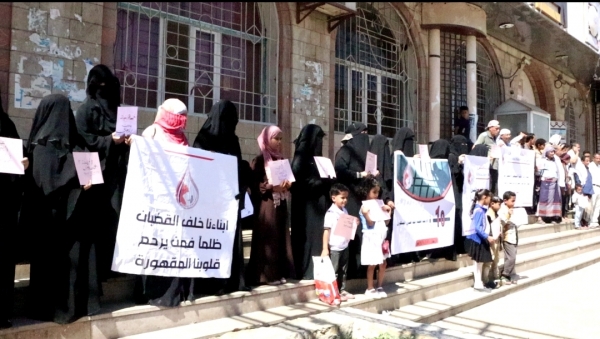 رابطة حقوقية: 305 مختطفين من أبناء تعز في سجون الحوثيين يتعرضون للتعذيب