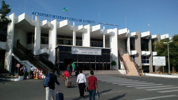 مركز حقوقي يتهم شركة طيران سعودية بالتخلي عن 250 يمنياً في جيبوتي