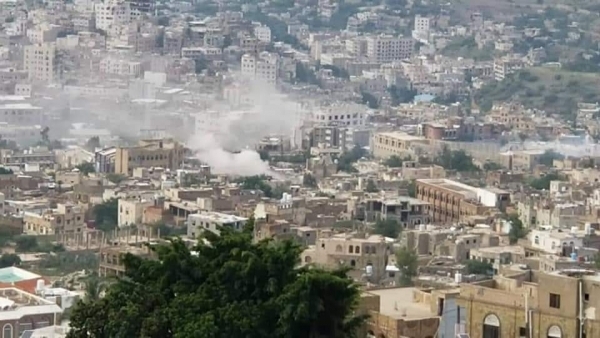مقتل مدني وإصابة أربعة آخرين في قصف حوثي استهدف أحياء سكنية في مدينة تعز
