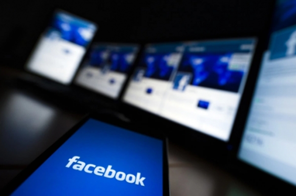 فيسبوك يحظر أي محتوى ينكر الهولوكوست