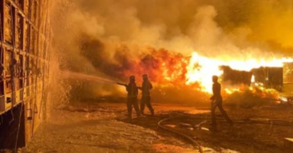 الثالث خلال شهر.. حريق ضخم بمنطقة جبلية جنوب السعودية