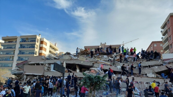 قتلى وجرحى في زلزال قوي ضرب ولاية أزمير غرب تركيا