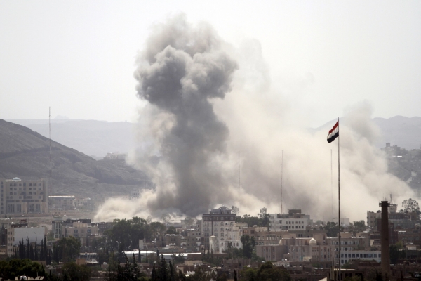 استشهاد مدني وإصابة ثلاثة آخرين في قصف للحوثيين على أحياء في تعز