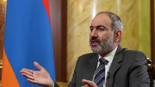 رئيس وزراء أرمينيا يرفض مطالب الجيش والمعارضة بالاستقالة ومظاهرات مؤيدة ومعارضة له بالشارع