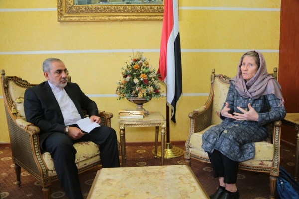اليمن يحتج بشدة على لقاء ممثلة الصليب الأحمر بسفير إيران لدى الحوثيين في صنعاء