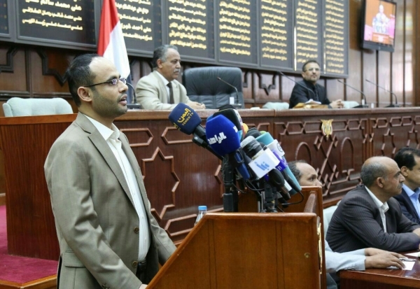 مسؤول يمني: انشقاق وزير بحكومة الحوثيين ولجوئه إلى الإمارات
