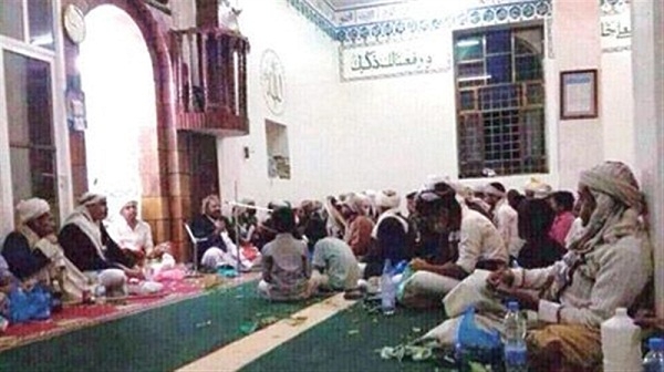 جماعة الحوثي تقتحم أحد المساجد في سنحان وتحوله إلى مقر لها