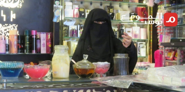 أم فريد.. بائعة متجولة تعمل في نهار رمضان لإعالة أسرتها (تقرير)