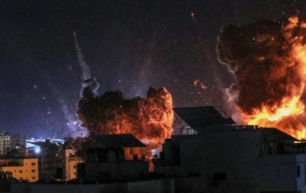 مفاوضات التهدئة تتعثر.. غارات إسرائيلية عنيفة على غزة لليوم التاسع