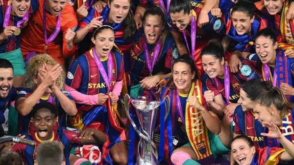 برشلونة أول فريق إسباني يحرز اللقب دوري بطلات أوروبا
