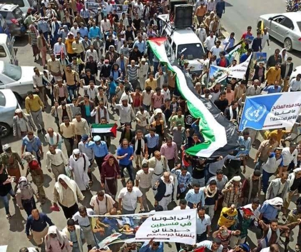 تظاهرة في تعز تنديدا بجرائم الاحتلال الإسرائيلي بحق الشعب الفلسطيني