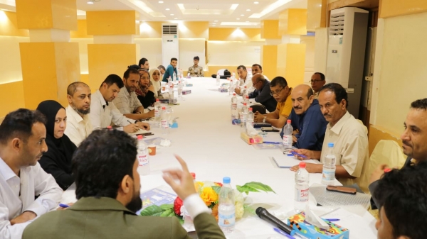 اجتماع لشؤون النقل البري في عدن يناقش عمل الموانئ البرية