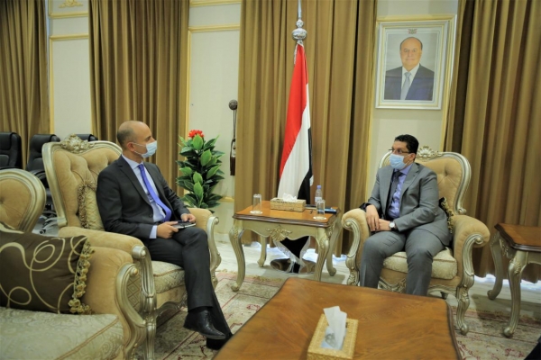 وزير الخارجية يشيد بجهود فرنسا لإحلال السلام في اليمن