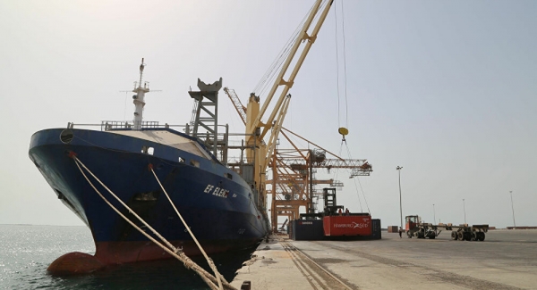 أسوشيتد برس: غرق سفينة في ميناء الحديدة باليمن ومقتل شخص