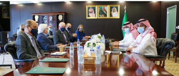 غريفيث: ناقشت مع السفير السعودي خيارات رفع القيود على ميناء الحديدة ومطار صنعاء