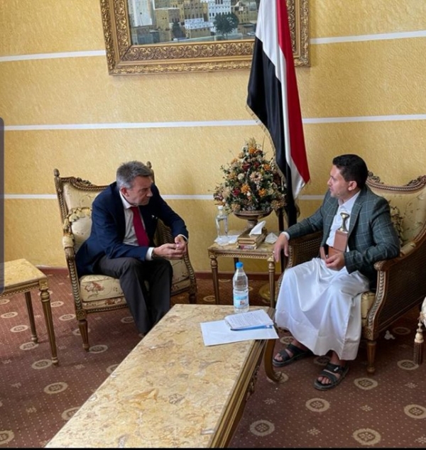 الحوثيون يلتقون رئيس الصليب الأحمر ويعلنون استعدادهم لعملية تبادل تشمل جميع الأسرى