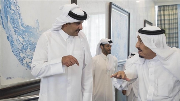 أمير قطر يهاتف ملك السعودية وولى عهده للتهنئة بالعيد