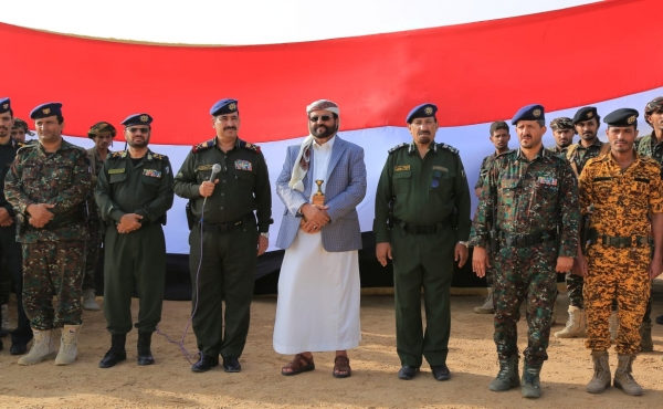وزير الداخلية ومحافظ مأرب يشهدان حفل تخرج دفعة عسكرية لقوات الأمن
