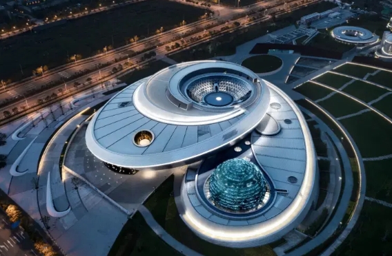 عين وقبة وكرة.. شاهد- 3 ألغاز يحلها أكبر متحف فلك في العالم بهندسة معمارية حديثة