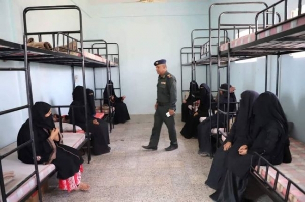 الحوثيون يعاقبون سجينات على خلقية اعتدائهن على إدارة قسم النساء في مركزي صنعاء