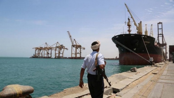 الحوثيون يعلنون حصول سفينة إسعافية للوقود تصريح للدخول إلى ميناء الحديدة
