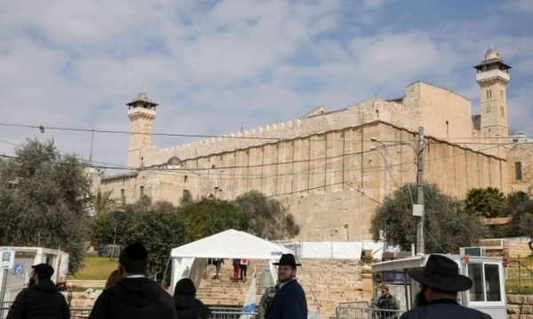 الرئيس الإسرائيلي يقتحم الحرم الإبراهيمي في الخليل للاحتفال بعيد 