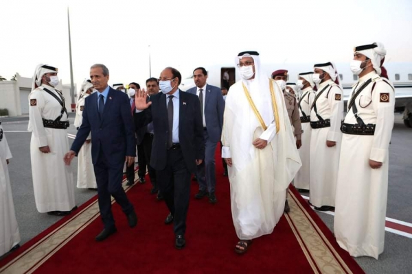 الأحمر يصل الدوحة في زيارة رسمية سيلتقي فيها رئيس دولة قطر