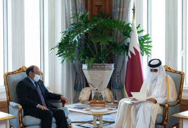 الأحمر يلتقي أمير قطر ويسلمه رسالة خطية من الرئيس هادي