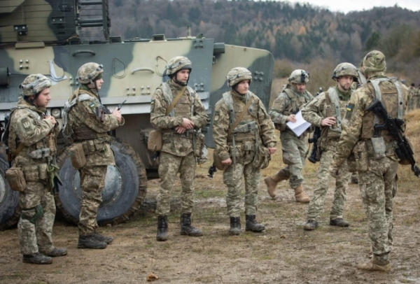 أوكرانيا تدفع بتعزيزات عسكرية ومجموعة السبع تحذر روسيا من 