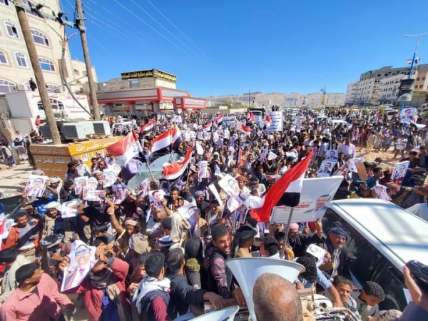 الآلاف يتظاهرون في شبوة تأييدا لمحافظها محمد بن عديو