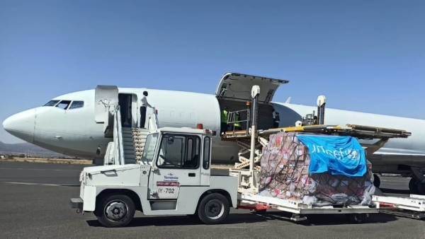 الحوثيون: وصول طائرة شحن أممية تحمل لقاحات للأطفال إلى مطار صنعاء