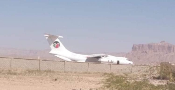 محافظ شبوة يؤكد وصول طائرة تابعة للتحالف إلى مطار عتق بعد سنوات من التوقف