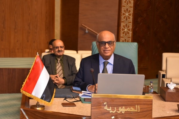 الحكومة اليمنية تبارك المبادرة السعودية لحل النزاع في اليمن