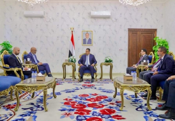 رئيس الحكومة والسفير الهولندي يناقشان الضغط الدولي المطلوب لوقف انتهاك الحوثيين
