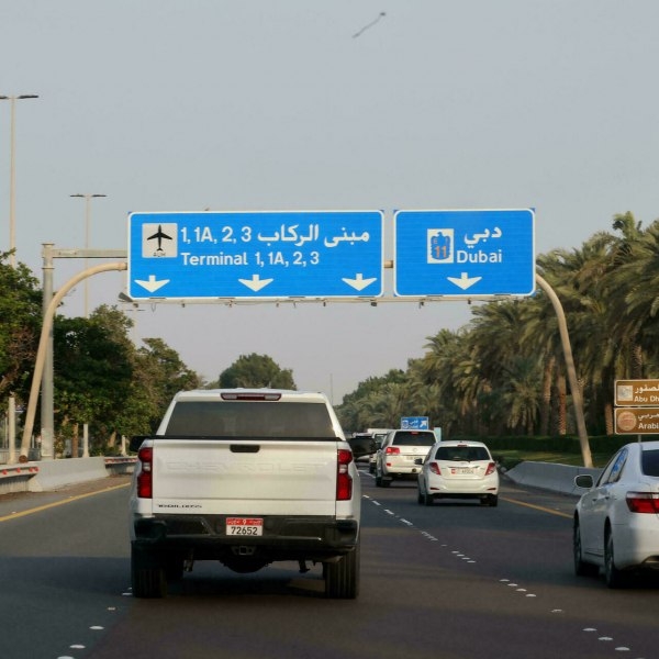 الإمارات تتوعد مواطنيها بمعاقبة من يتداول مقاطع مصورة لهجوم الحوثيين عليها