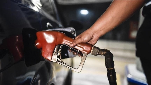 شركة النفط تعلن سحب كميات من الوقود في مصافي مأرب لتوفيره بسعر أقل للمواطنين