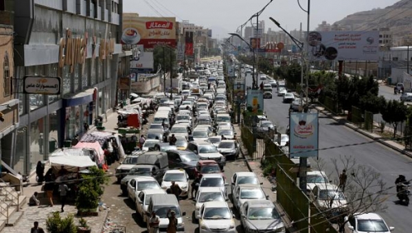 تهافت على وسائل النقل في اليمن مع تفاقم أزمة نقص الوقود