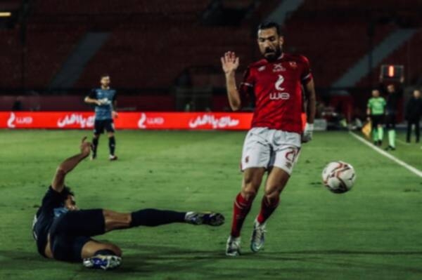 الأهلي يقهر بيراميدز وينفرد بصدارة الدوري المصري