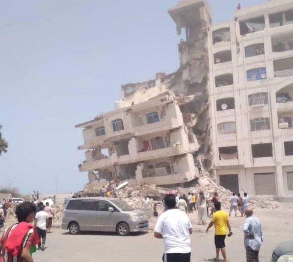 الصحة تعلن عدم تسجيل وفيات بانهيار مبنى سكني في عدن