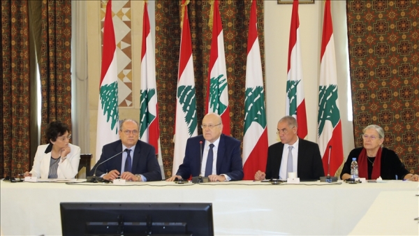 الحكومة اللبنانية تعلن إفلاس الدولة والبنك المركزي