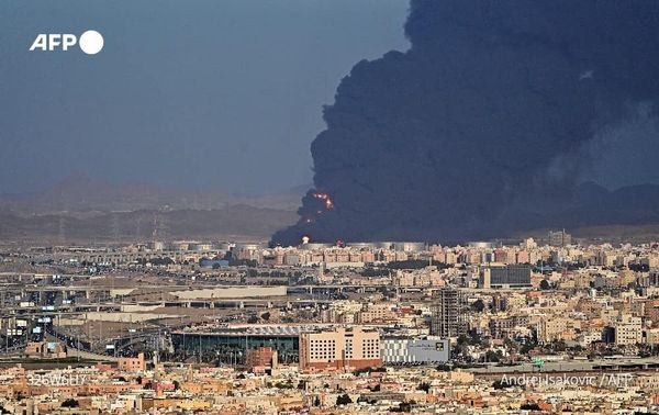 إيكونوميك تايمز: هدنة اليمن ستخفف من مخاوف تعطل إمدادات النفط في الشرق الأوسط (ترجمة خاصة)