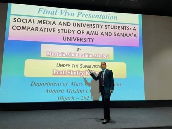 جامعة AMU في الهند تمنح الباحث اليمني مصطفى الصبري درجة الدكتوراه في الإعلام