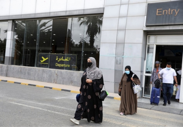 الحكومة تعلن جدولة أول رحلة تجارية من مطار صنعاء الإثنين القادم
