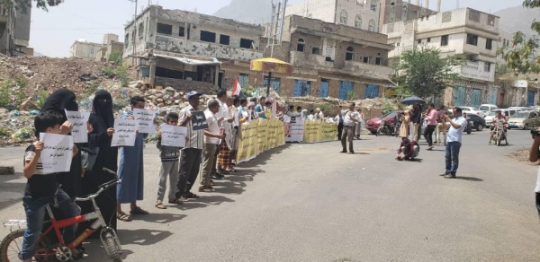 تعز.. وقفة احتجاجية جديدة للمطالبة برفع الحصار الحوثي عن المدينة وتنديدا بموقف المجتمع الدولي